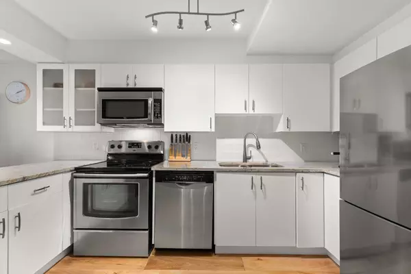 Vancouver, BC V6G 1T3,1819 Pendrell ST #401