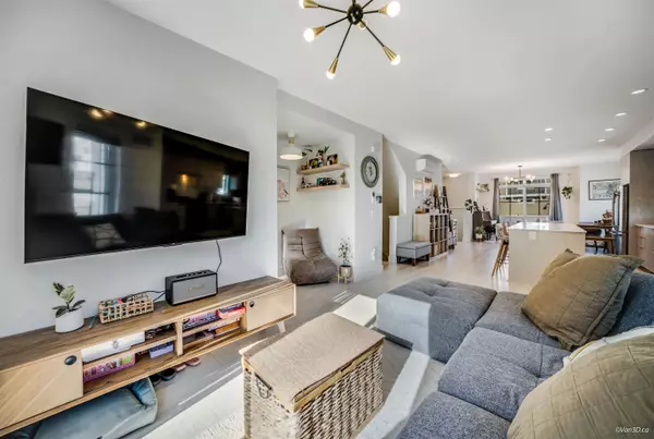 Surrey, BC V3Z 1J6,2075 Oak Meadows DR #82