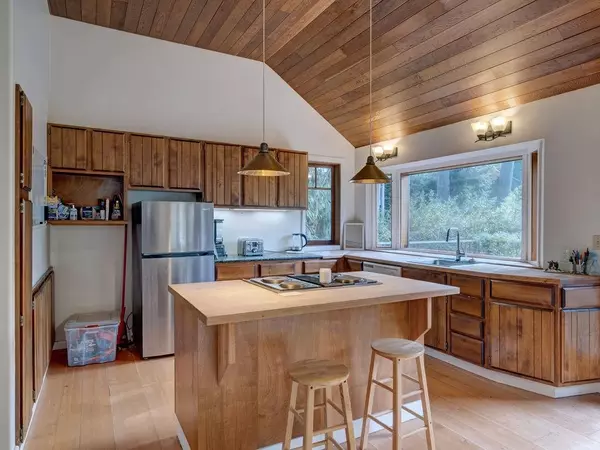 Roberts Creek, BC V0N 2W2,1321 Marlene RD