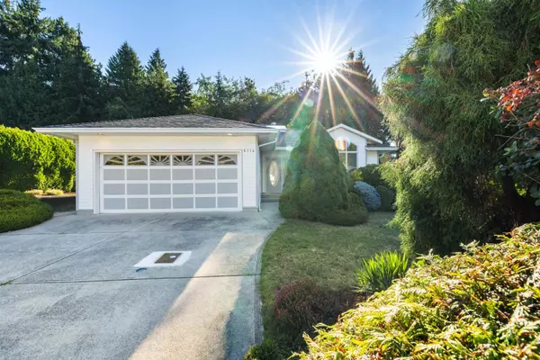 6114 S Gale AVE, Sechelt, BC V7Z 0P9