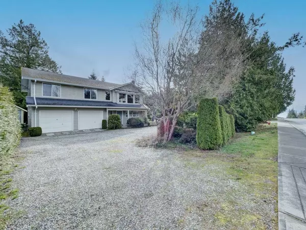 5642 Nickerson RD, Sechelt, BC V7Z 0M6