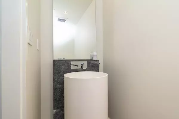 1151 W Georgia ST #3502 Vancouver, BC V6E 0B3