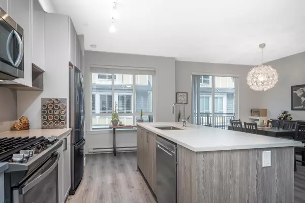 Surrey, BC V4N 6V3,9688 162a ST #91