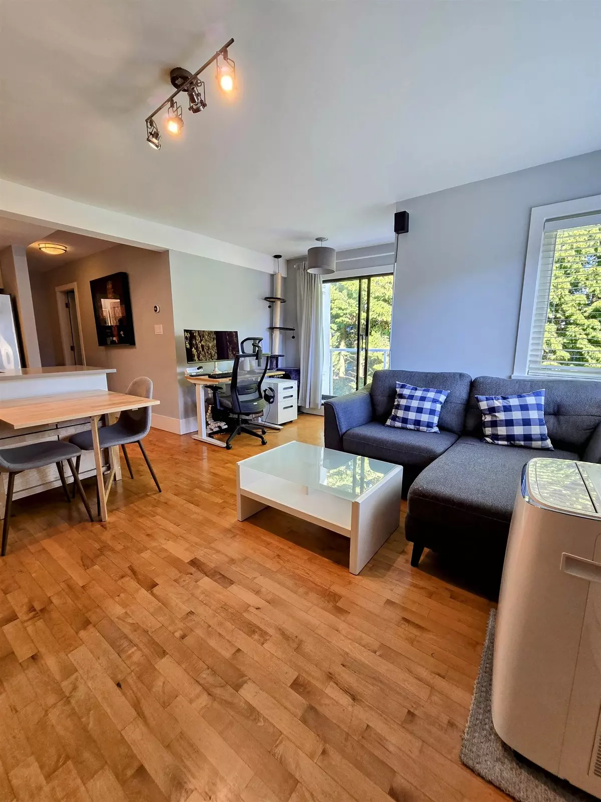 Vancouver, BC V5T 4J2,830 E 7th AVE #306