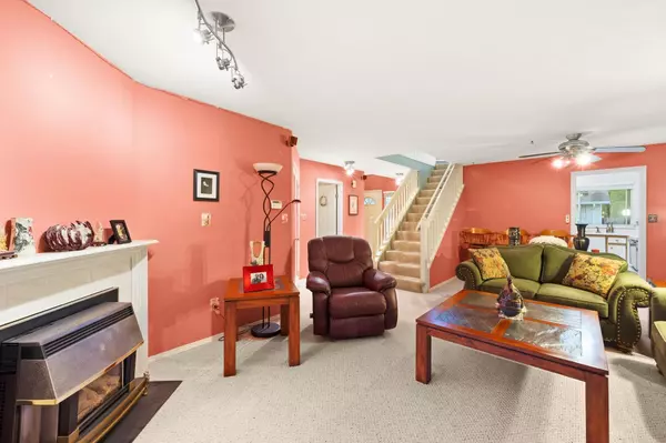 Maple Ridge, BC V2X 0J4,11848 Laity ST #9