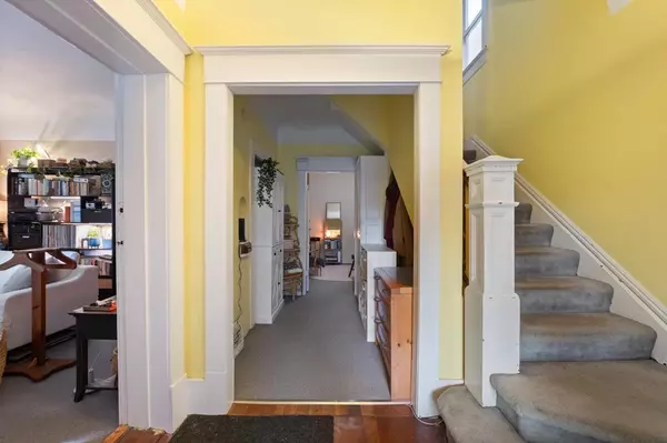 Vancouver, BC V5Y 1S6,31 W 11th AVE