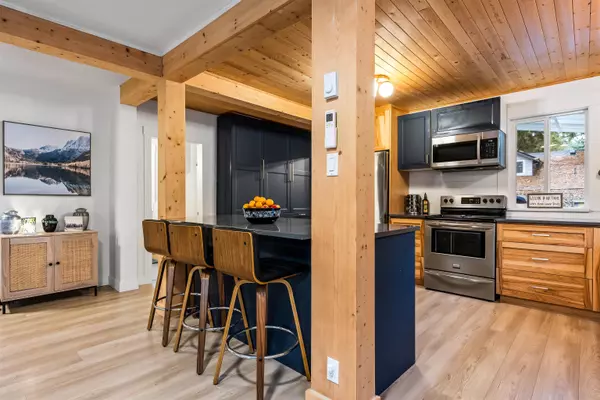 275 Fir ST Cultus Lake, BC V2R 4Y5