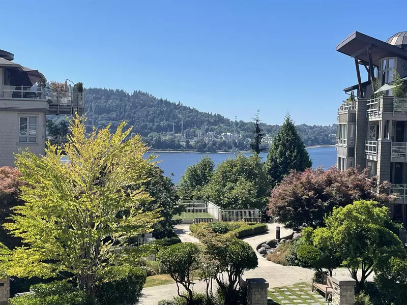 580 Raven Woods DR #309, North Vancouver, BC V7G 2T2