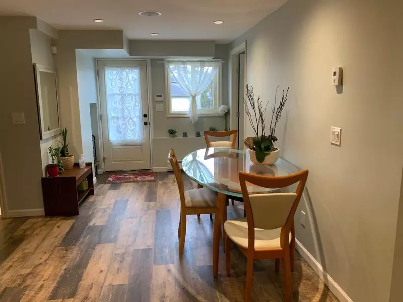 329 W 23rd ST, North Vancouver, BC V7M 2B6