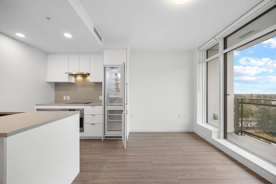 13675 107a AVE #1603, Surrey, BC V3T 0X2