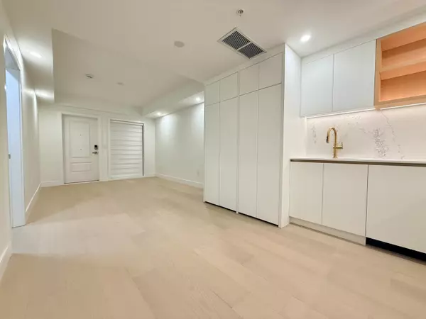 Vancouver, BC V5Z 2K6,918 W 32 Nd AVE #101