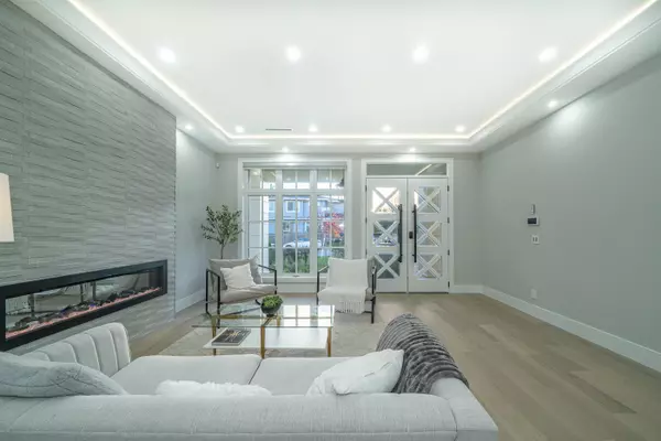 Surrey, BC V4A 5A3,2096 Bowler DR