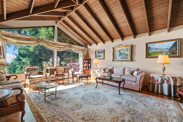 West Vancouver, BC V7S 2T4,2235 Chairlift RD