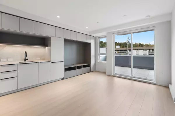 Port Moody, BC V3H 0N5,2015 St. Johns ST #210