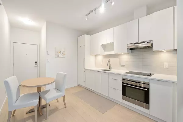 13678 Grosvenor RD #410, Surrey, BC V3R 5E2