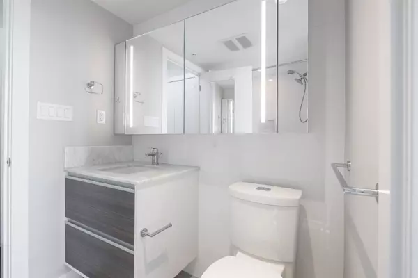 13398 104 AVE #17xx Surrey, BC V3T 1V6