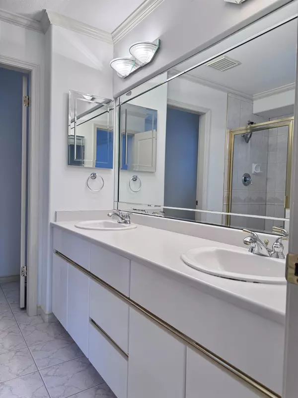 6893 Barnard DR Richmond, BC V7C 5T5