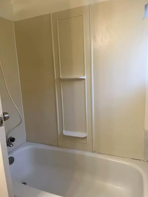 Vancouver, BC V5Y 2N9,58 W 39 AVE