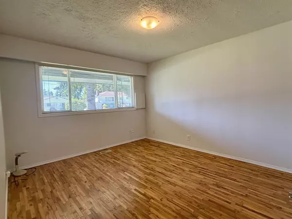 Surrey, BC V3T 1S4,13065 103a AVE