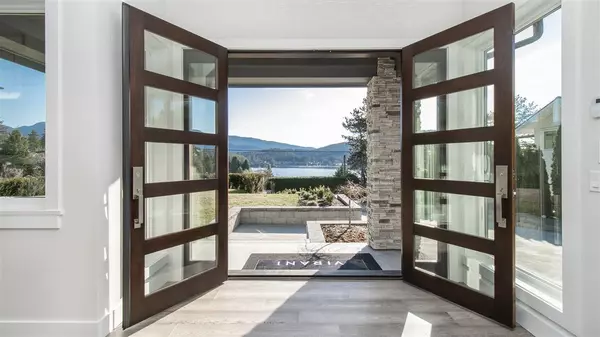 North Vancouver, BC V7G 1P8,9XX Beachview DR