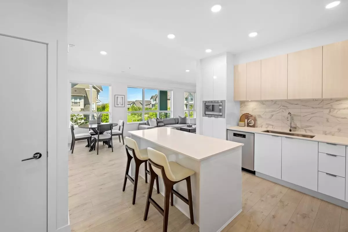 Tsawwassen, BC V4M 0E4,1792 Starling DR #219