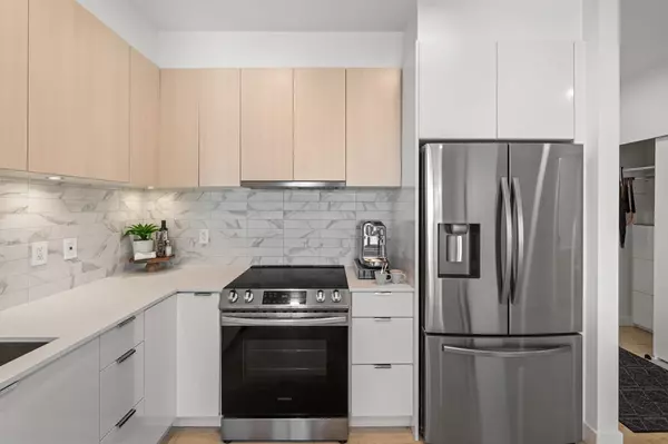 Tsawwassen, BC V4M 0E4,1792 Starling DR #219