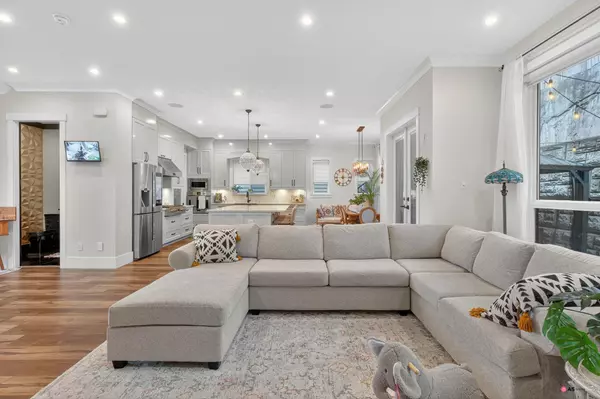 14902 35a AVE Surrey, BC V3Z 0N1