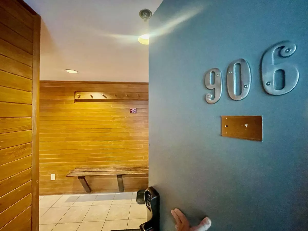 Whistler, BC V8E 1B8,4293 Mountain SQ #906