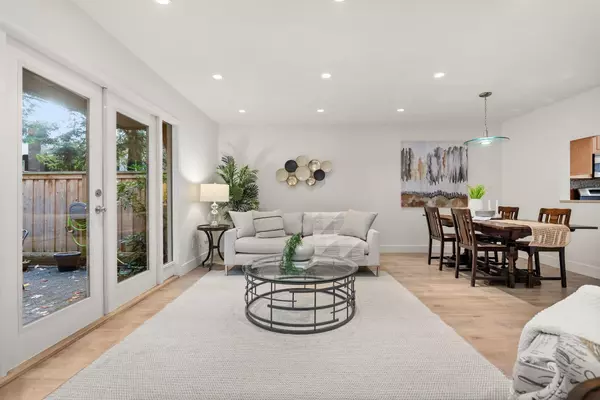 North Vancouver, BC V7J 2N2,2307 Mountain HWY