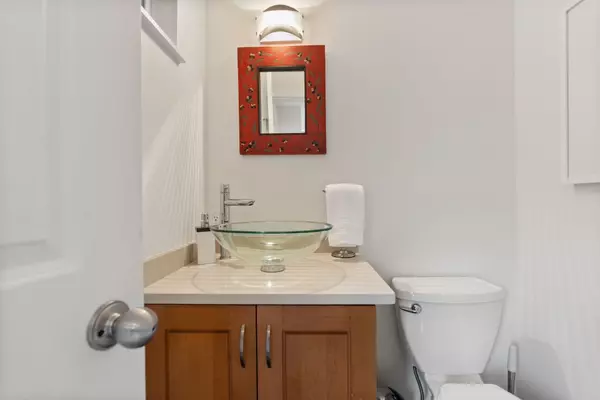 2307 Mountain HWY North Vancouver, BC V7J 2N2