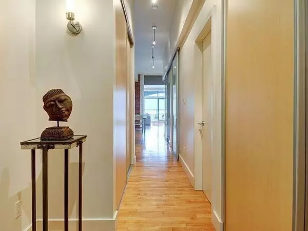 Vancouver, BC V6B 1B8,345 Water ST #2xx