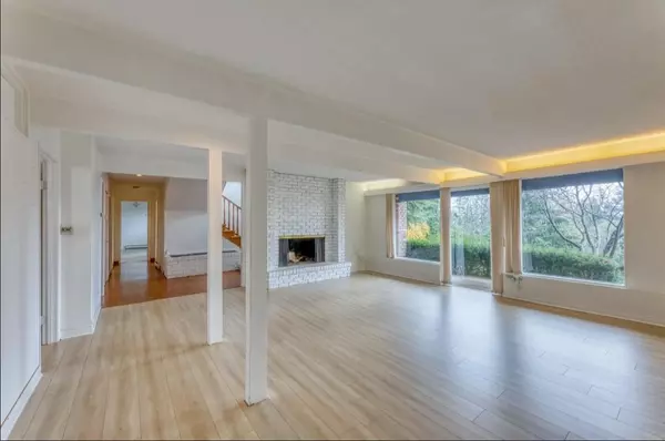 West Vancouver, BC V7S 2P5,1380 Burnside Road ST