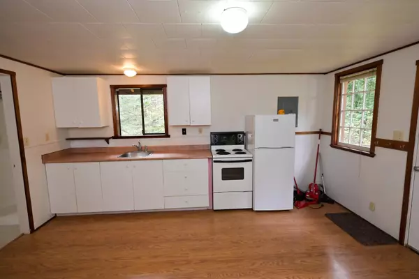 Roberts Creek, BC V0N 2W4,980 Woodley RD