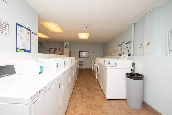 2016 Fullerton AVE #305 North Vancouver, BC V7P 3E6