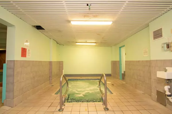 2016 Fullerton AVE #305 North Vancouver, BC V7P 3E6