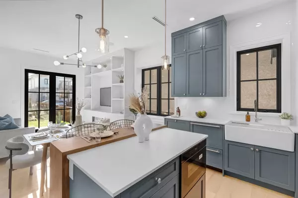 2565 Dundas ST #1, Vancouver, BC V5K 1P7