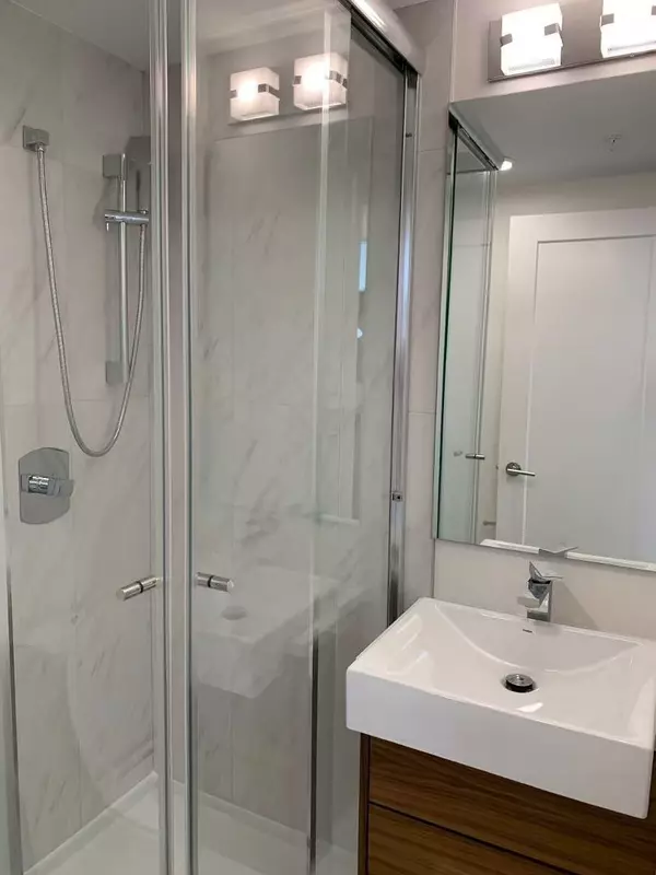 North Vancouver, BC V7L 0G7,720 E 3rd ST