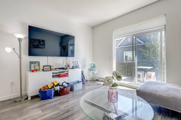 Surrey, BC V3R 0G9,15487 99a AVE #24