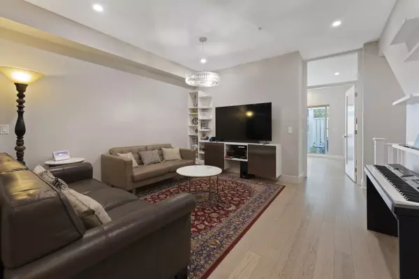 New Westminster, BC V3M 0H8,218 Camata ST #4