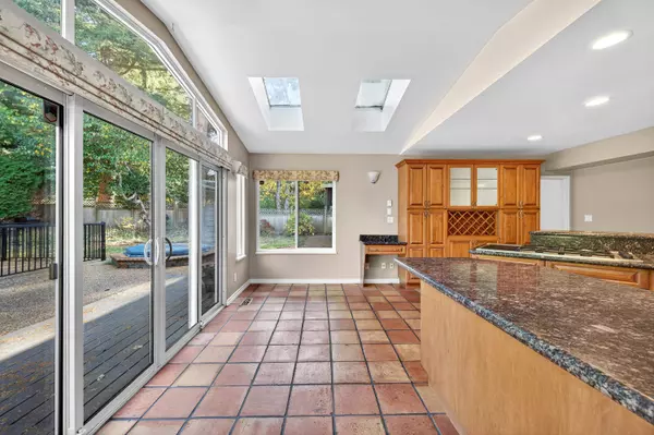 Delta, BC V4M 2K3,906 Pacific DR