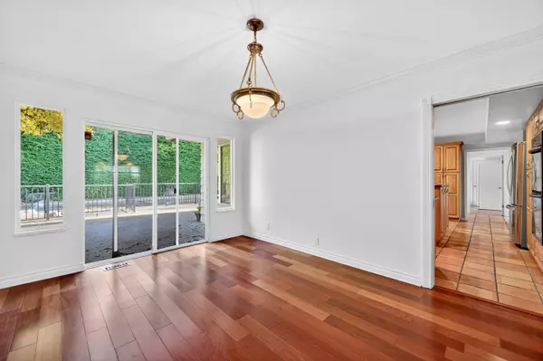 Delta, BC V4M 2K3,906 Pacific DR