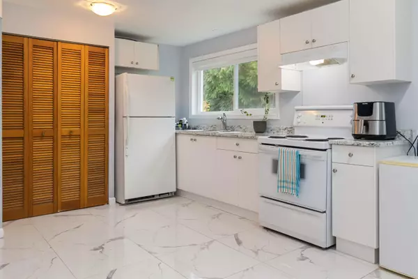 Tsawwassen, BC V4M 2B1,5237 12 AVE