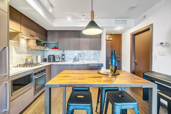 Vancouver, BC V6B 0P4,68 Smithe ST #721