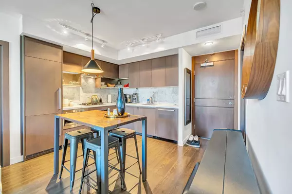 68 Smithe ST #721 Vancouver, BC V6B 0P4