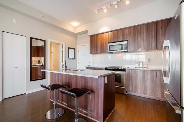 Surrey, BC V4N 6J8,6450 194 ST #402