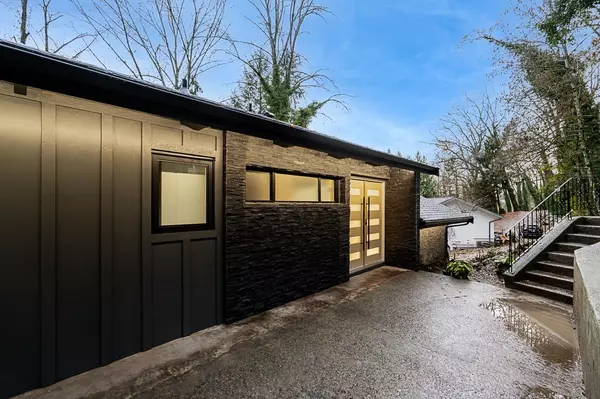 Maple Ridge, BC V2W 1A8,23385 Tamarack LN