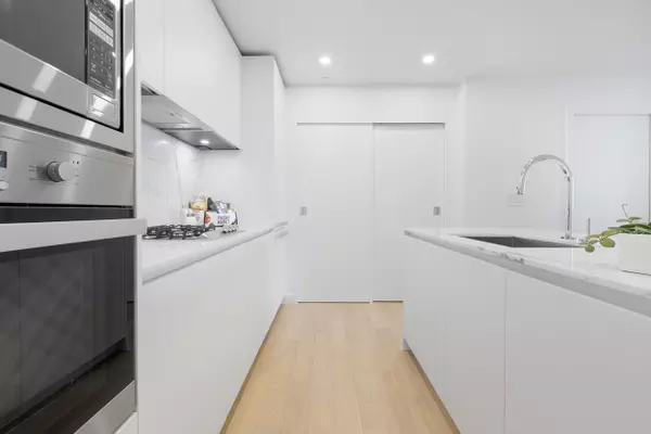 Vancouver, BC V6Z 0G5,1480 Howe ST #4201