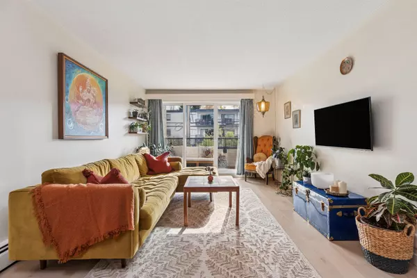 1420 E 8th AVE #212, Vancouver, BC V5N 1T4