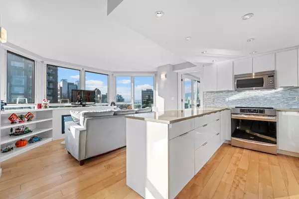 Vancouver, BC V5Z 4P1,500 W 10th AVE #911