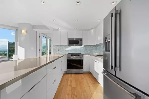 Vancouver, BC V5Z 4P1,500 W 10th AVE #911